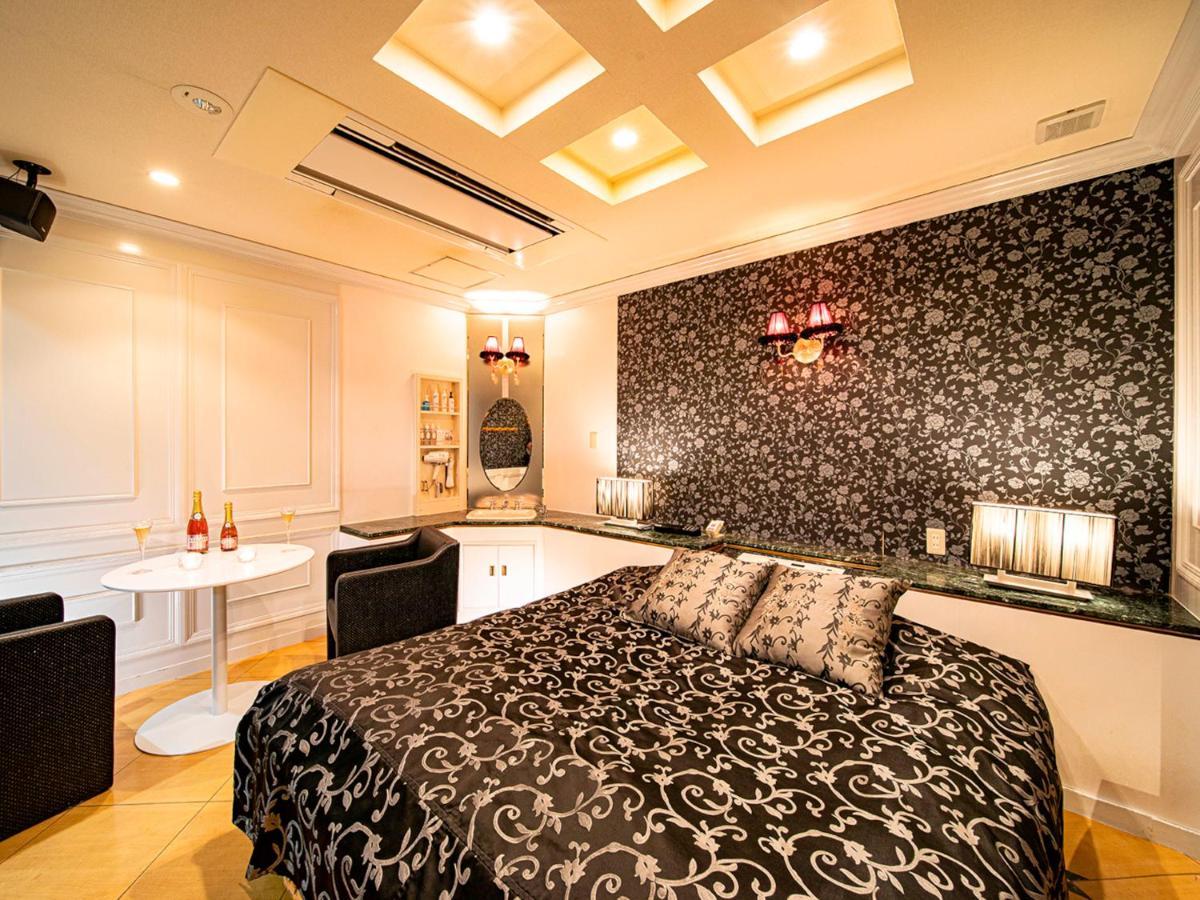 Roselips Tsuruhashi ローズリップス鶴橋 Hotel Oszaka Kültér fotó