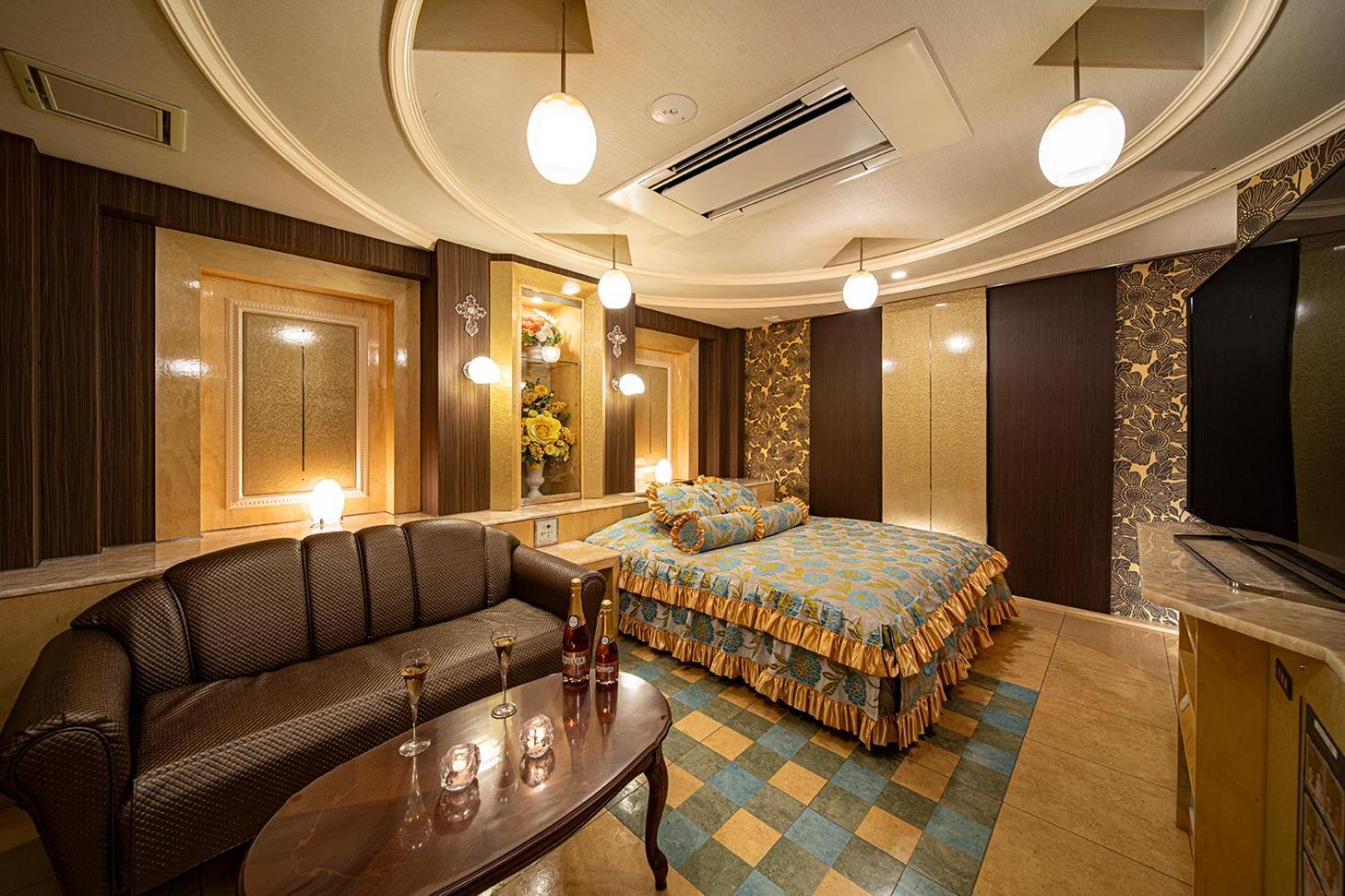 Roselips Tsuruhashi ローズリップス鶴橋 Hotel Oszaka Kültér fotó