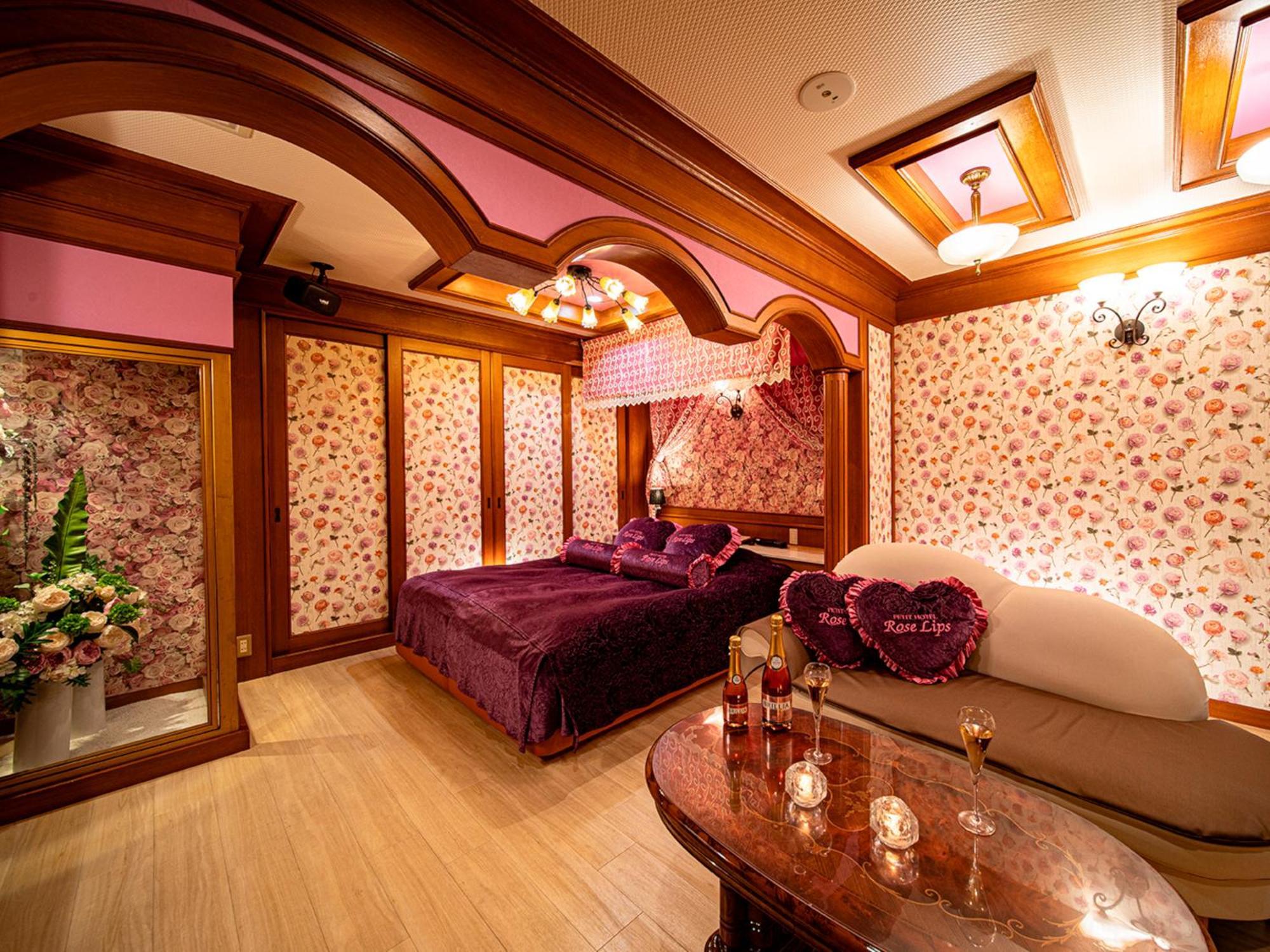 Roselips Tsuruhashi ローズリップス鶴橋 Hotel Oszaka Kültér fotó