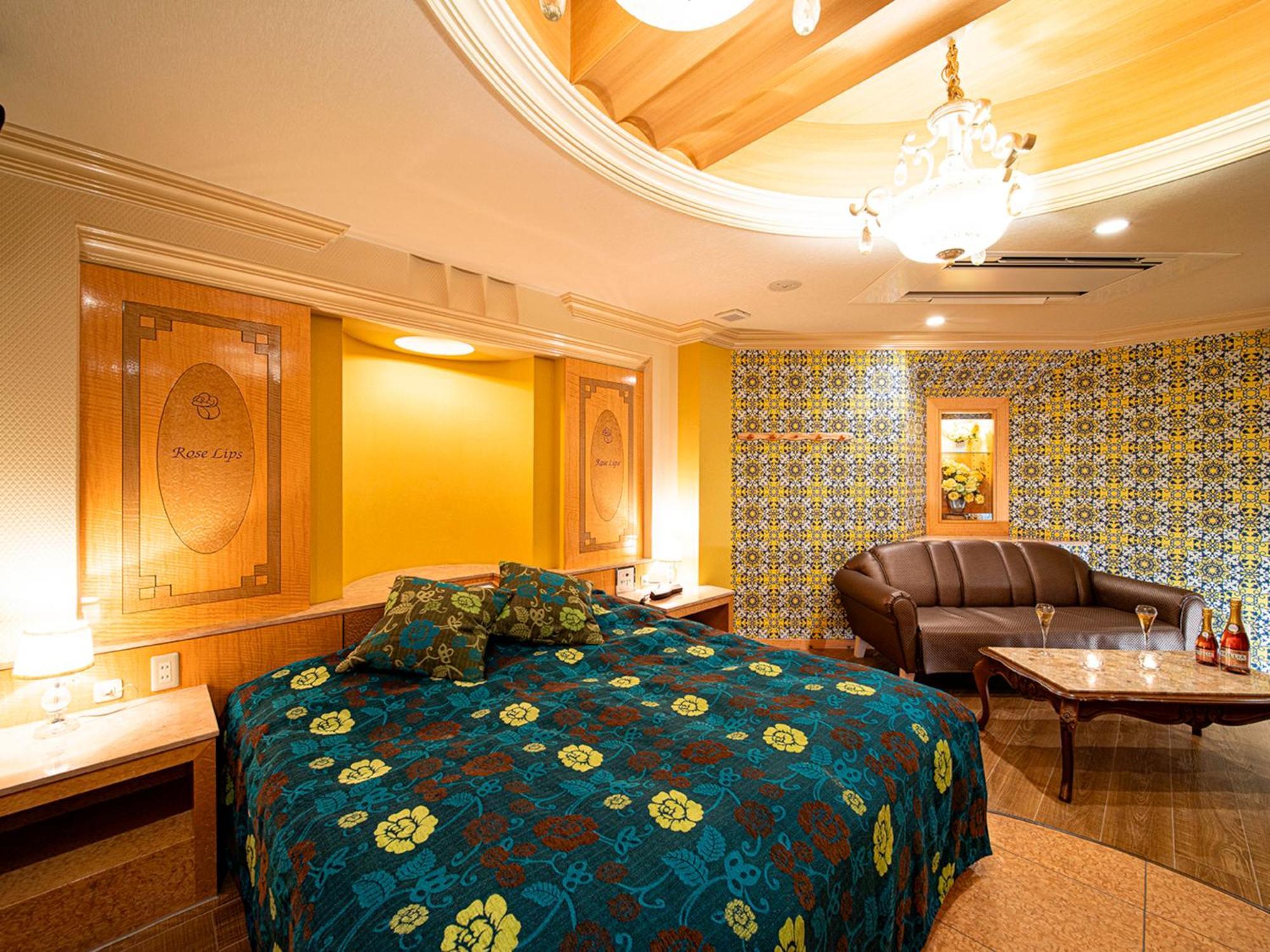 Roselips Tsuruhashi ローズリップス鶴橋 Hotel Oszaka Kültér fotó