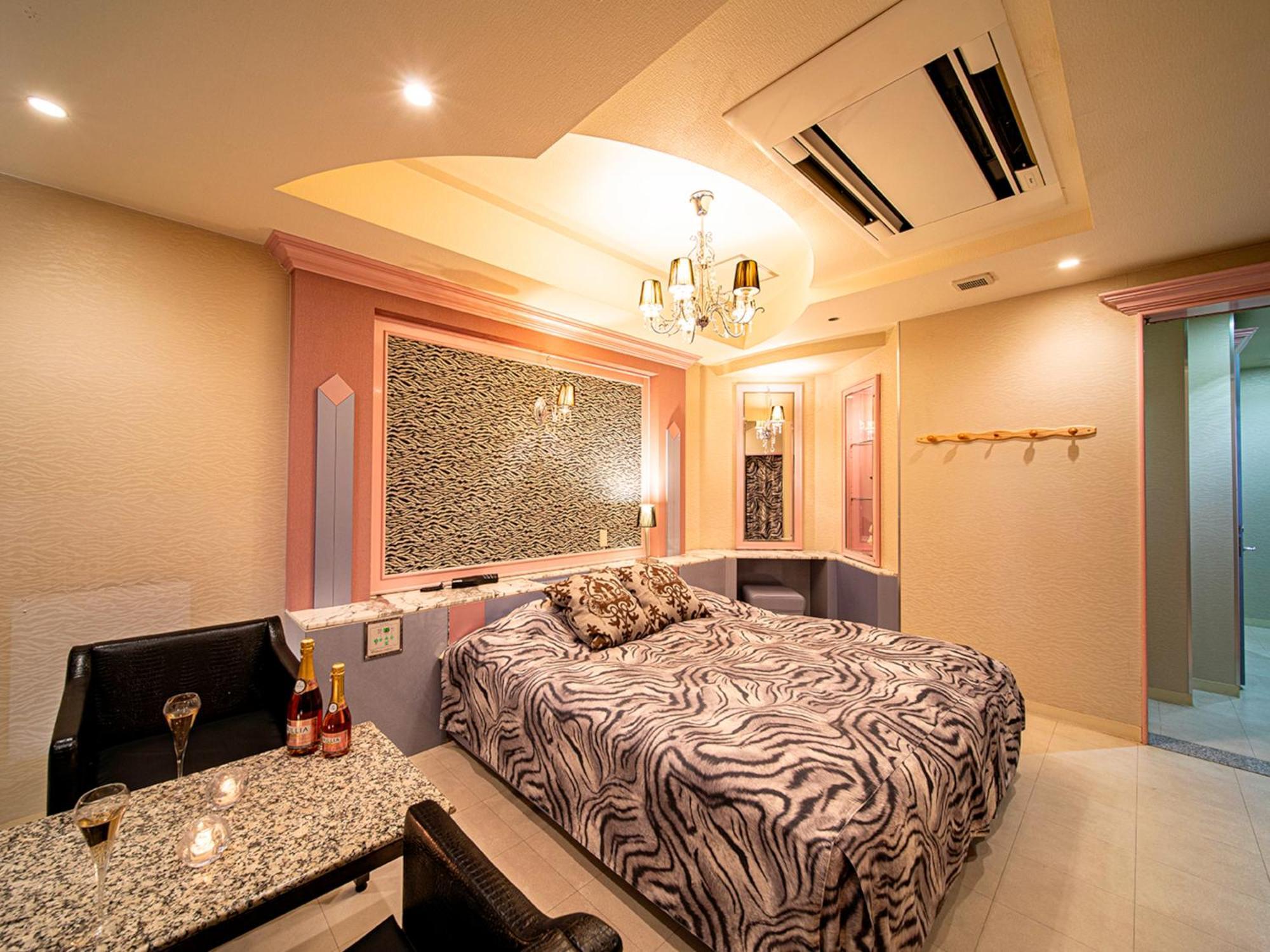 Roselips Tsuruhashi ローズリップス鶴橋 Hotel Oszaka Kültér fotó