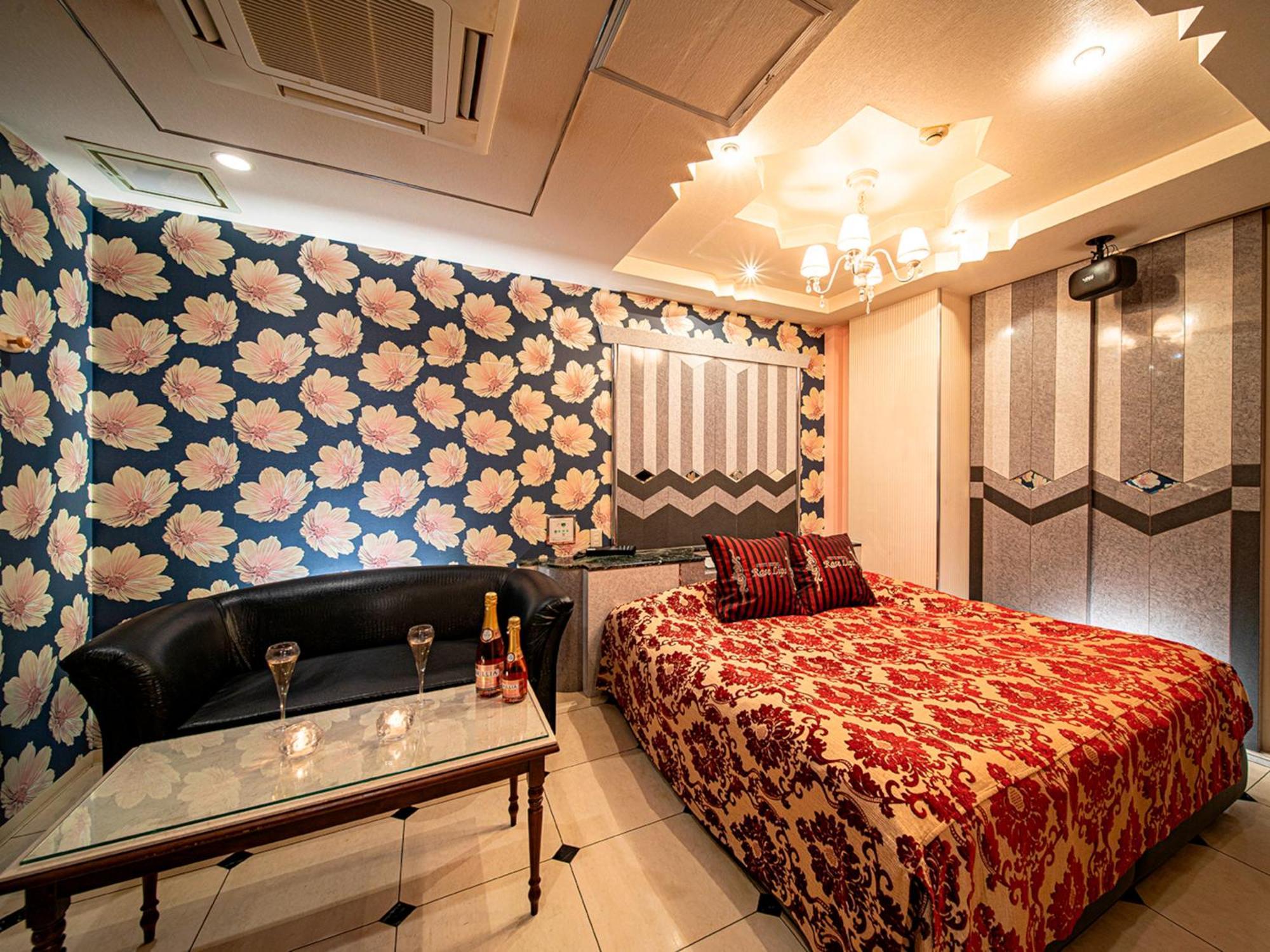 Roselips Tsuruhashi ローズリップス鶴橋 Hotel Oszaka Kültér fotó