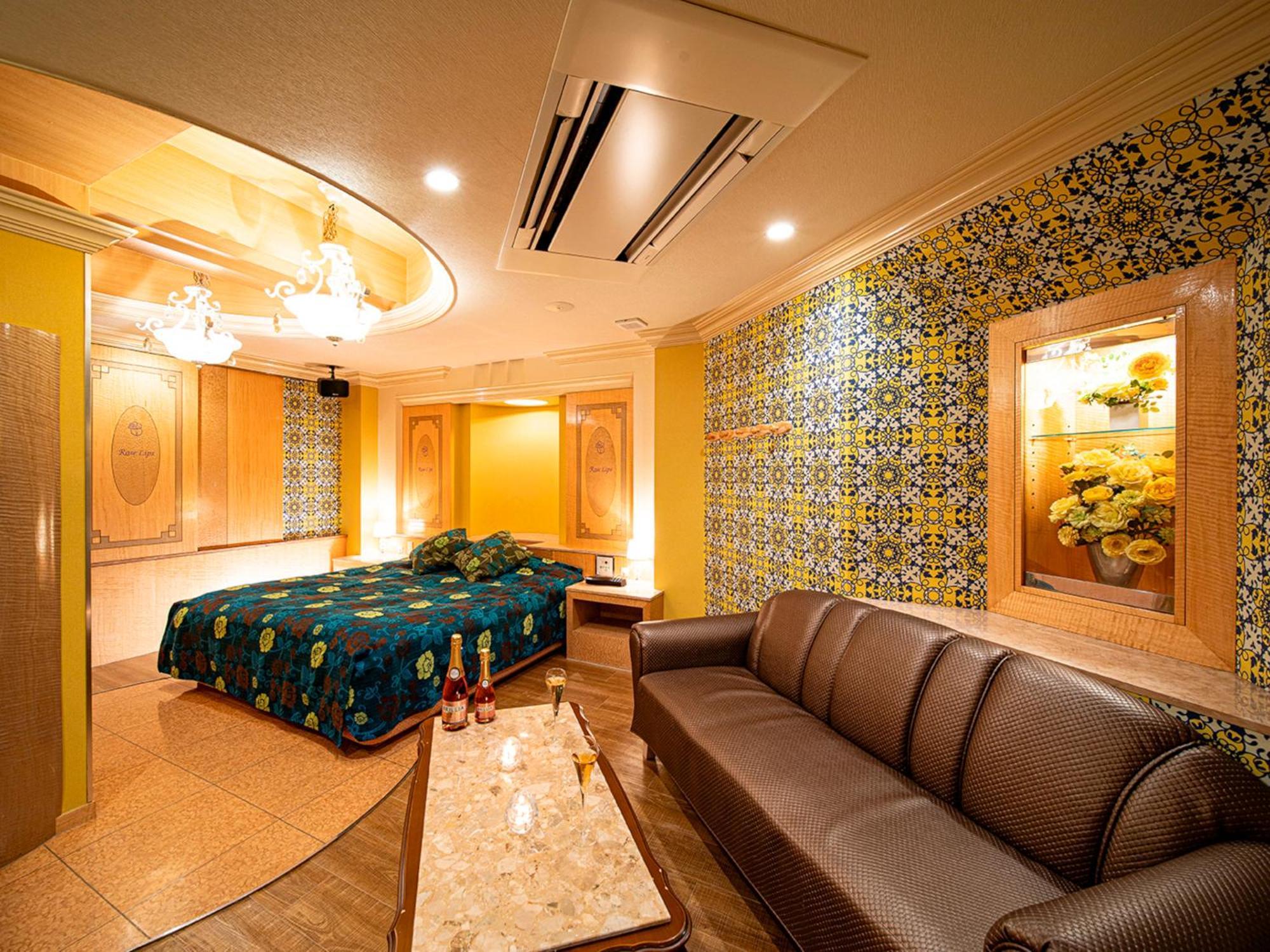 Roselips Tsuruhashi ローズリップス鶴橋 Hotel Oszaka Kültér fotó