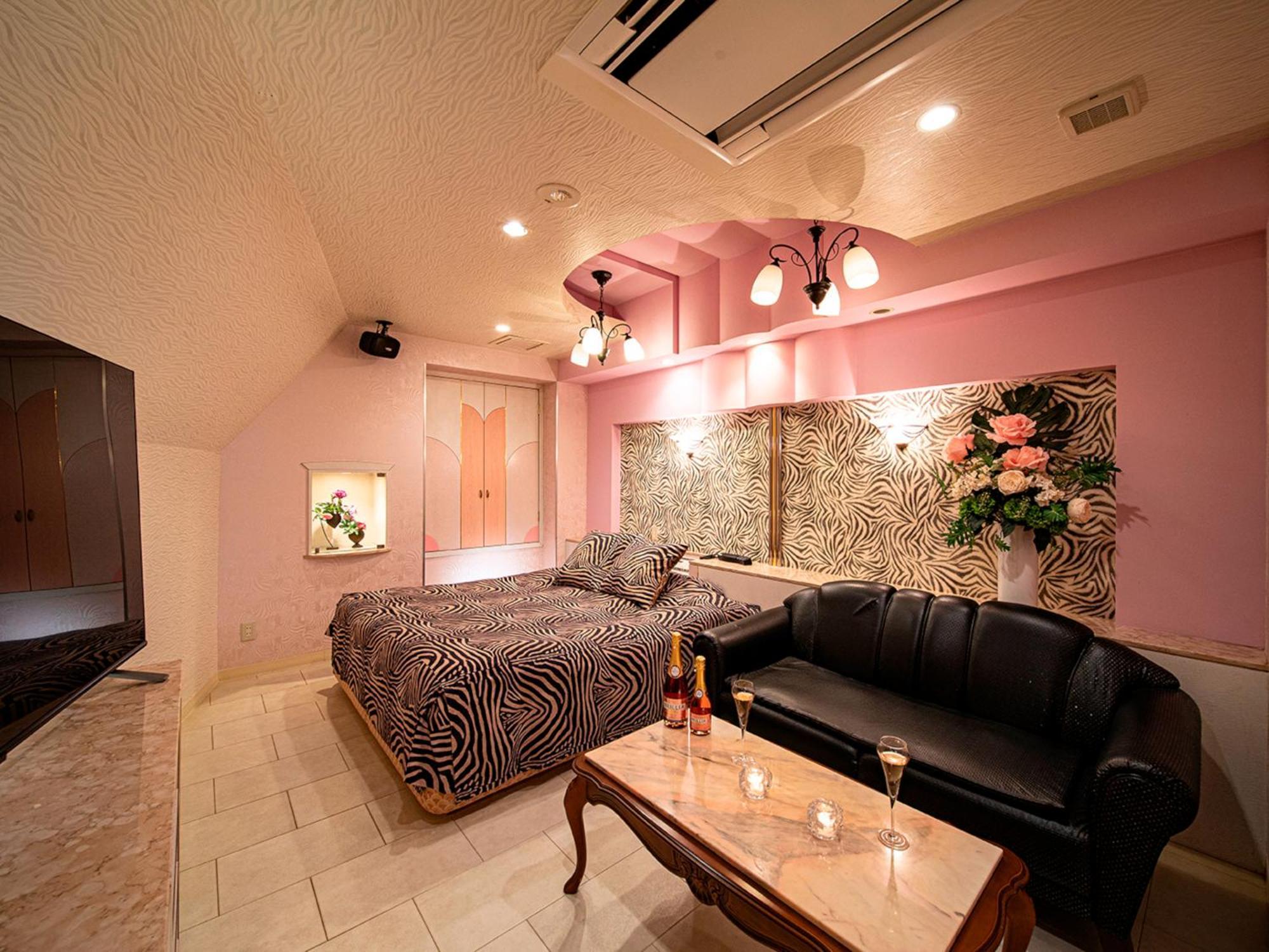 Roselips Tsuruhashi ローズリップス鶴橋 Hotel Oszaka Kültér fotó