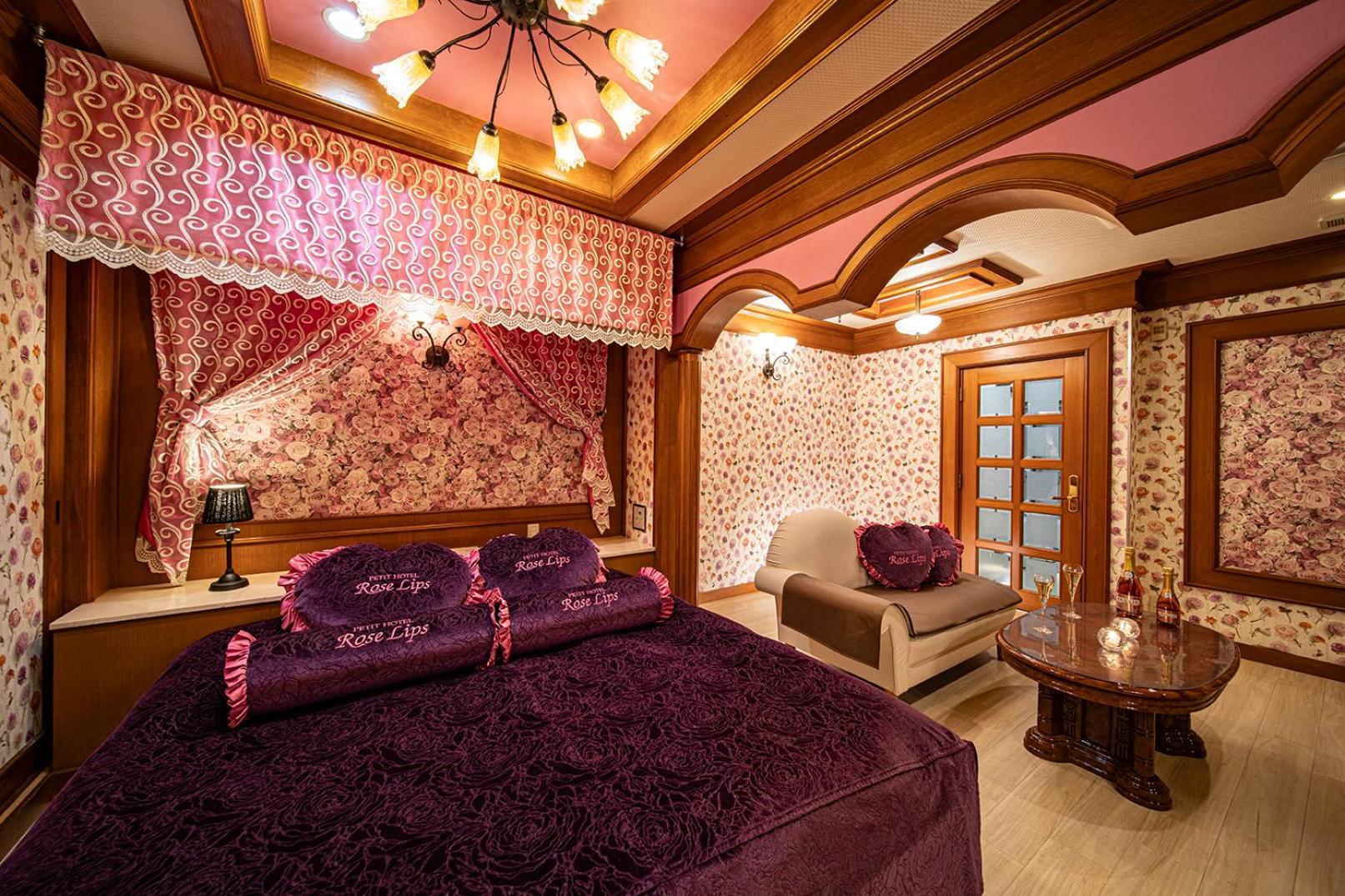 Roselips Tsuruhashi ローズリップス鶴橋 Hotel Oszaka Kültér fotó